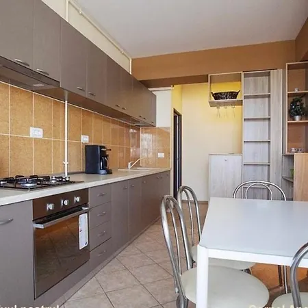 Apartament Inchiriez Modern In Nord, Zona-summerland - Langa Cluburile Fratelli Si Nuba Mamaia